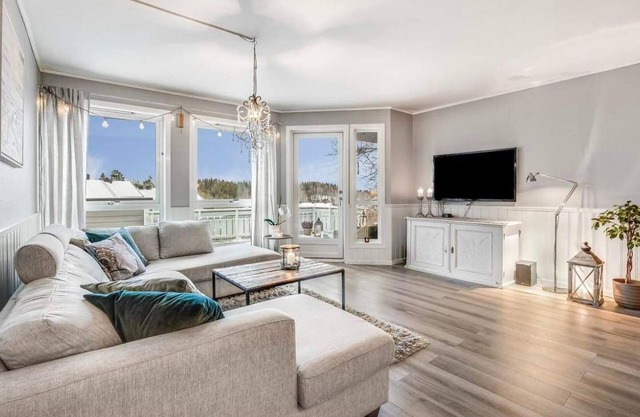 Cozy home in Heggedal with house a panoramic view