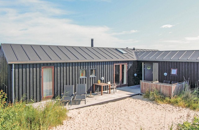 Cozy home in Hjørring with kitchen