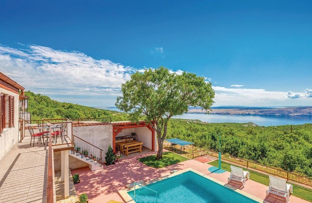 Cozy home in Jablanac