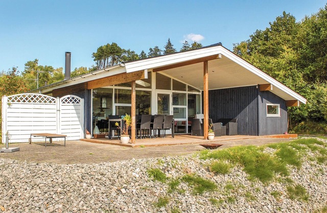 Cozy home in Knebel with WiFi