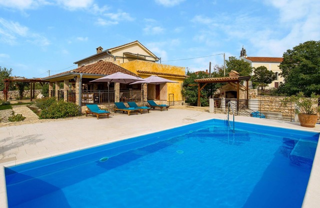 Cozy home in Kras with WiFi