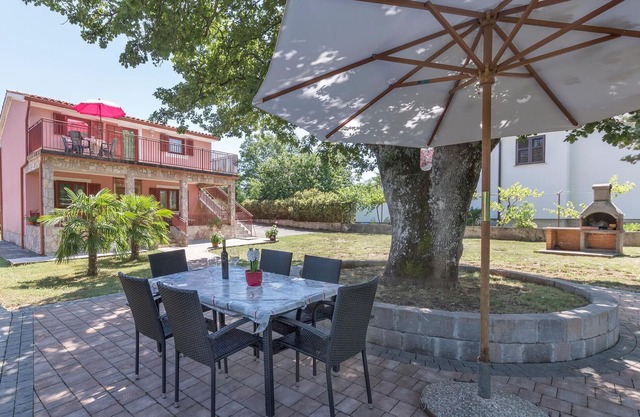 Cozy home in Labin with kitchen