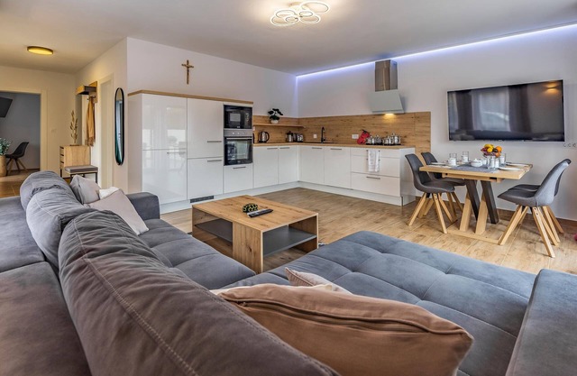 Cozy home in Medulin with kitchen