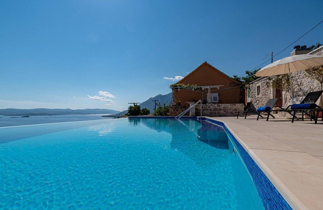 Cozy home in Mokalo with house sea view