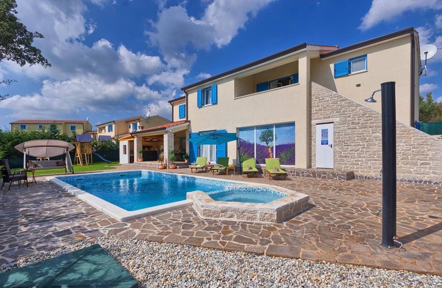 Cozy home in Naselje Muzini with sauna