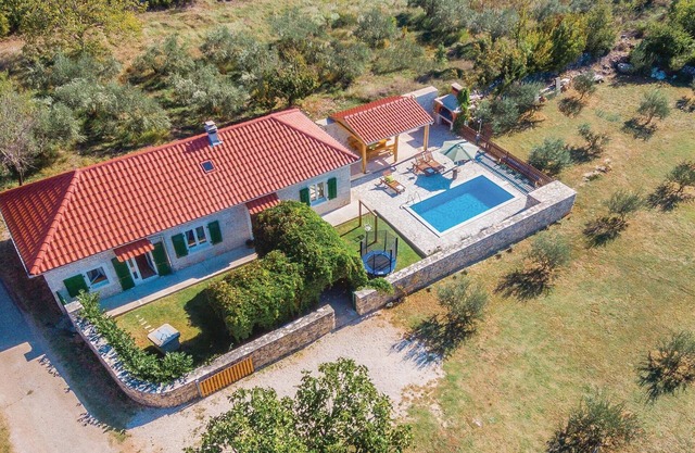 Cozy home in Necven with kitchen