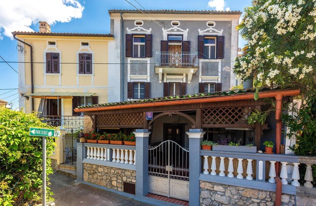 Cozy home in Omisalj with kitchen