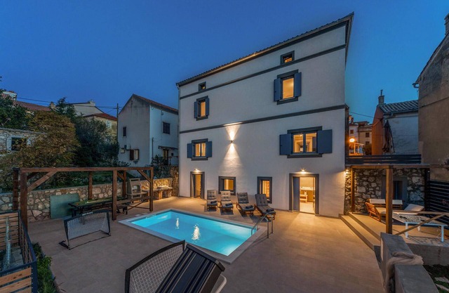 Cozy home in Omisalj with sauna