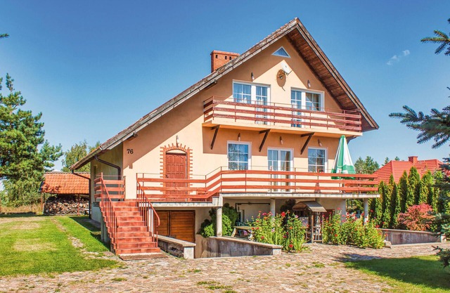Cozy home in Orzysz with lake view