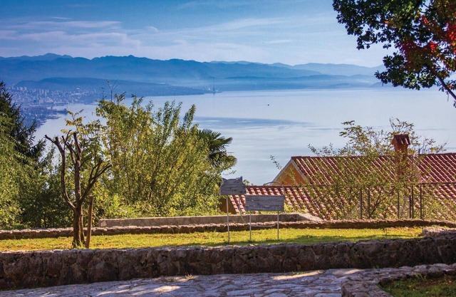 Cozy home in Pobri with house sea view