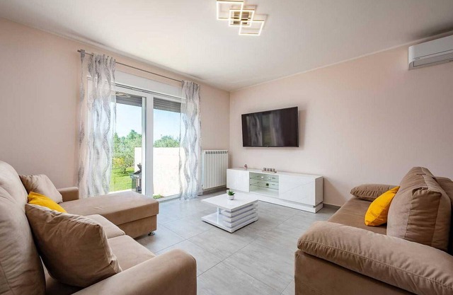 Cozy home in Porec with WiFi