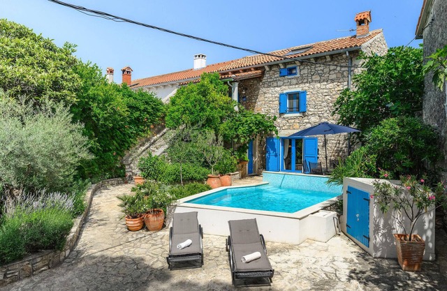 Cozy home in Porec with WiFi