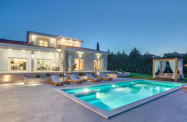 Cozy home in Pridraga