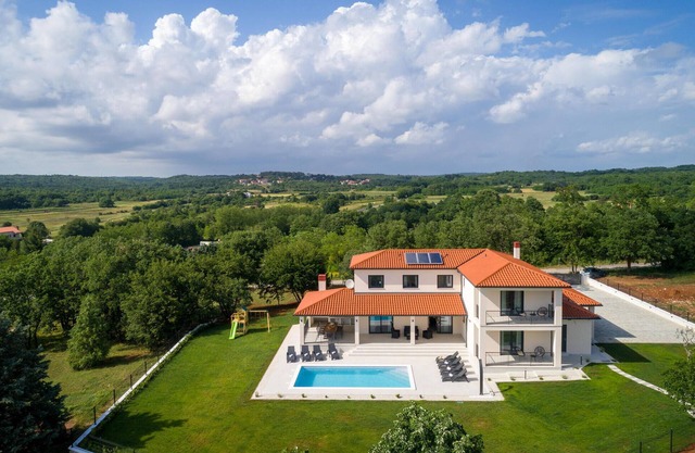 Cozy home in Prodol with WiFi