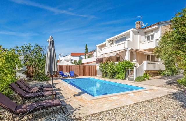 Cozy home in Punat with WiFi