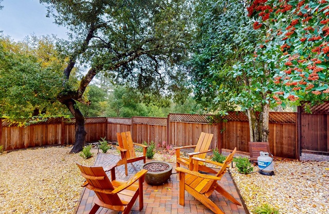 Cozy home in quiet neighborhood with private hot tub, fire pit, & spacious deck