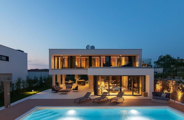 Cozy home in Rovinjsko Selo with sauna