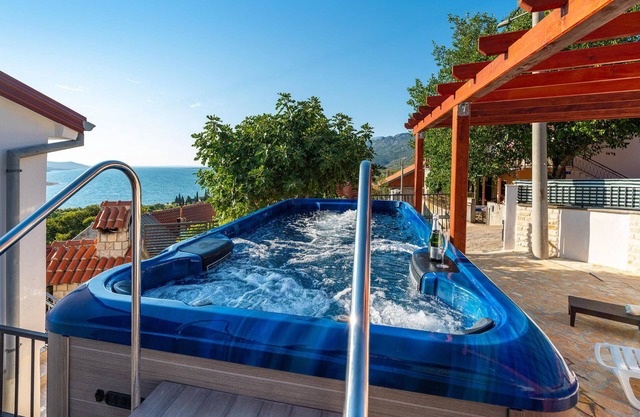 Cozy home in Rovanjska with WiFi