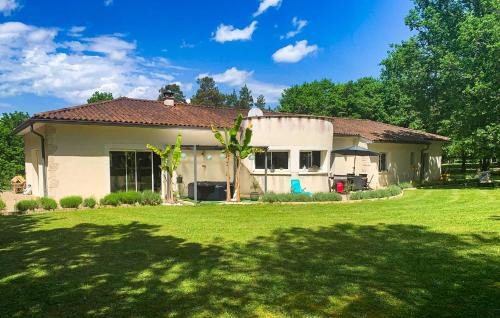 Cozy Home In Sarliac With Wifi