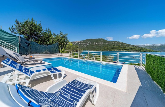 Cozy home in Ston with WiFi