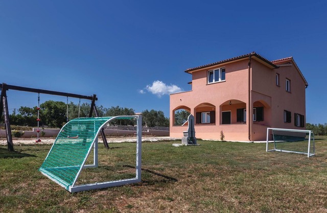 Cozy home in Vodnjan with WiFi