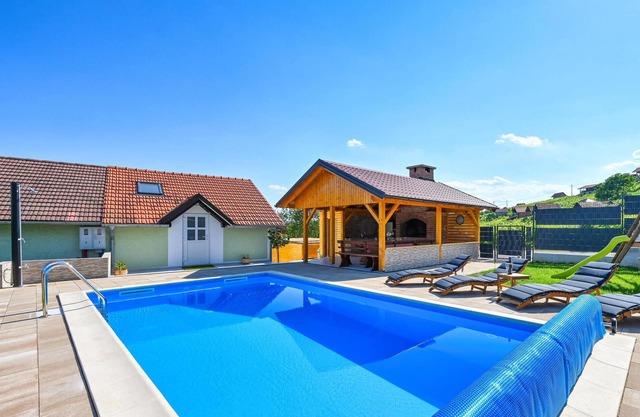 Cozy home in Vrhi Pregradski with sauna