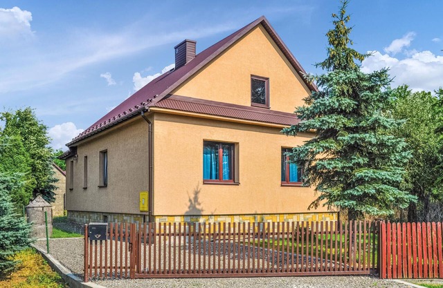 Cozy home in Biadoliny Szlachecki