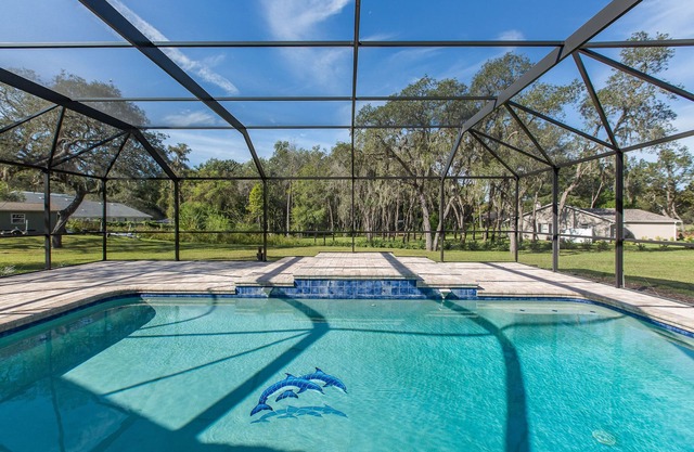 Cozy home, rural setting, near Gulf Beaches