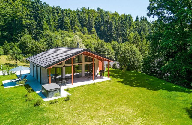 COZY HOME & SPA IN NATURE