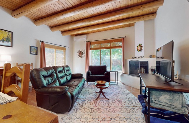 Cozy home w/patio & large yard, internet, W/D - Ski area nearby - dogs OK