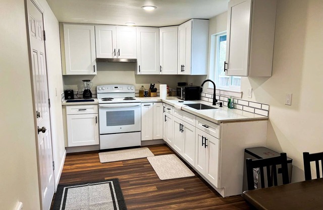 Cozy Hoodsport Duplex: 1BR 1BA-B