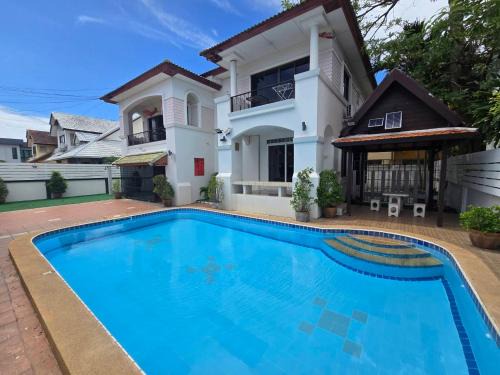 Cozy houes private pool pattaya