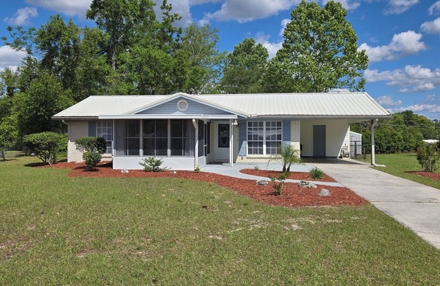 Cozy, inviting home in Lake City, FL. Minutes from town and close to rivers.