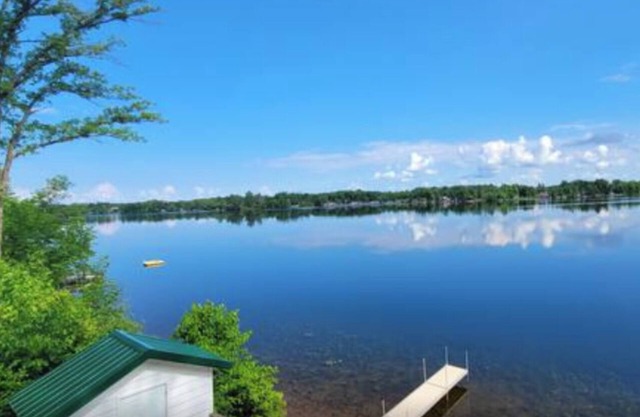 Cozy lake cabin with the best view on the lake! Pet friendly!