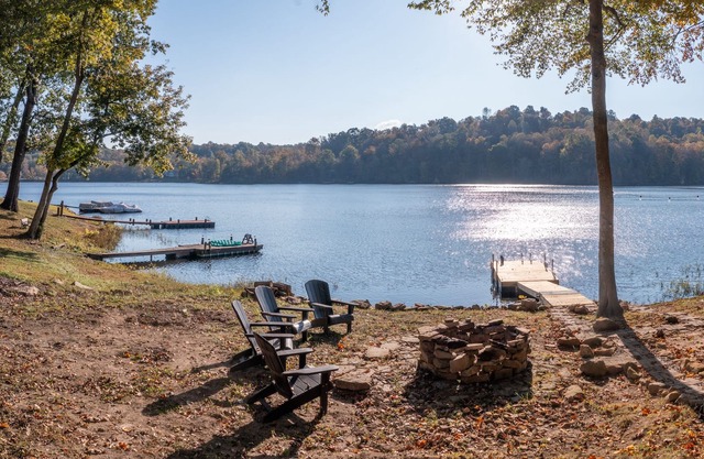 Cozy Lake Front House with Dock and Gorgeous Views