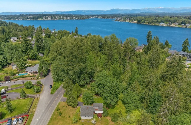 Cozy Lake Stevens Cottage