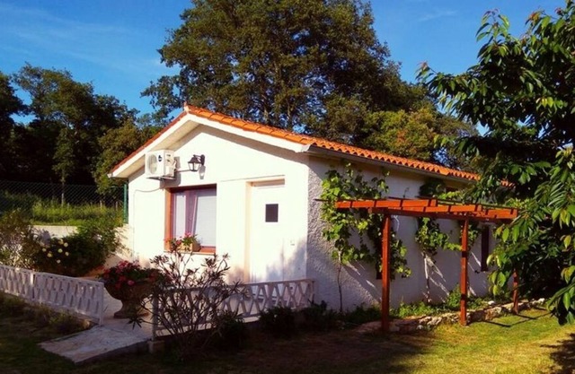 Cozy little houses for outdoor recreation