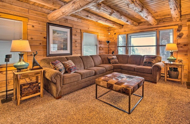 Cozy Log Cabin on 19 Acres, 20 Mi to Oneonta!