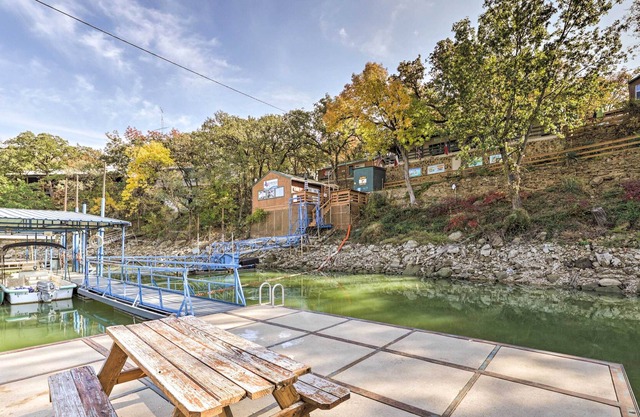 Cozy 'Lonestar Cabin' w/ Community Amenities!