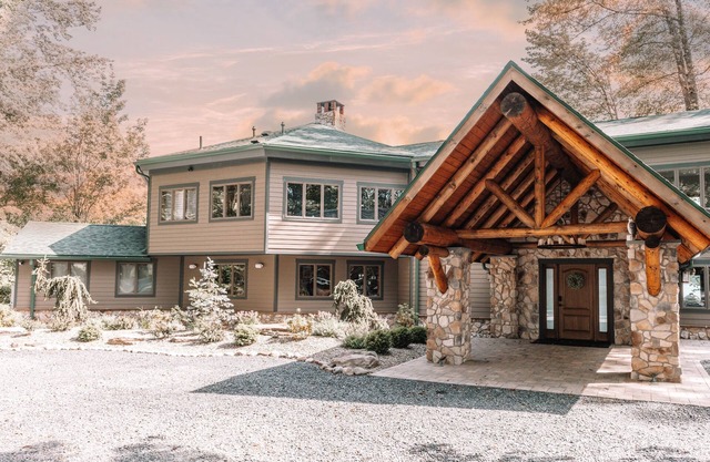 Cozy & Luxurious Lake House on 450 Acres of Land