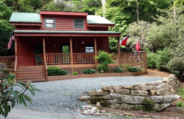 Cozy mnt cabin centrally located in the High Country!