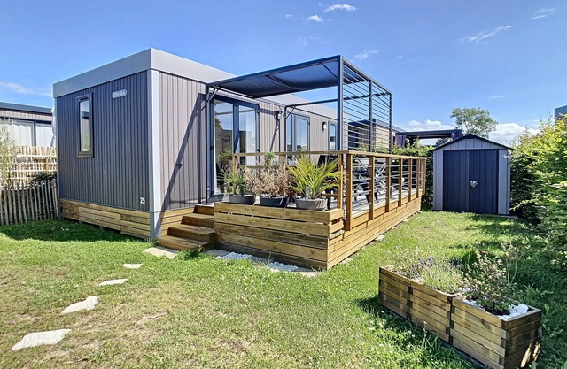 Cozy Mobile Home for 4 with Pool, Near Beach, Shops & Attractions