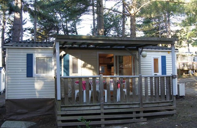 Cozy mobile home with terrace for 6 people