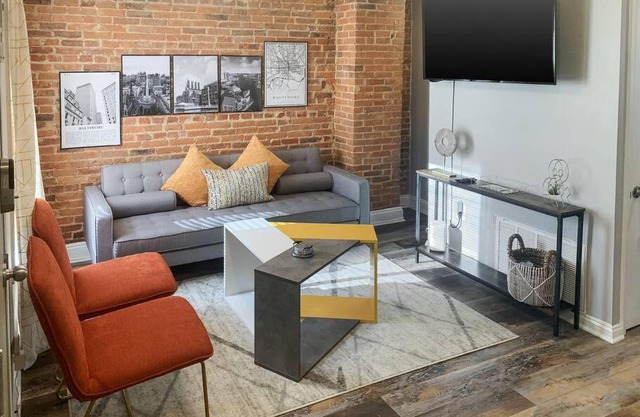Cozy Modern Apt in the Heart of Fells Point!