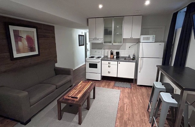 "Cozy & Modern Studio Retreat – Your Perfect Home Away from Home!"