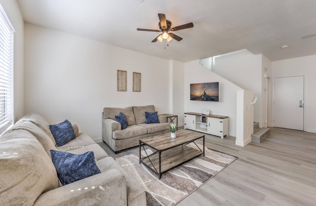 Cozy, Modern Vegas 5-bed Retreat!