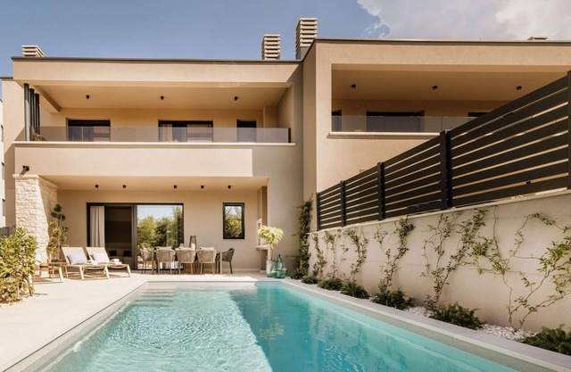 Cozy Modern Villa Getaway for 6, with Saltwater Pool, Close to Beaches