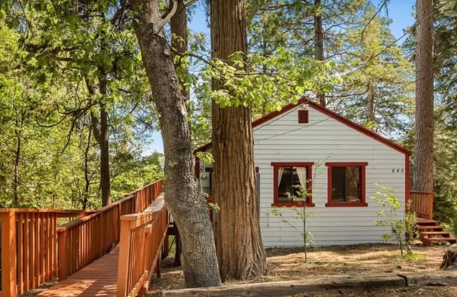 Cozy Mountain Cabin with Lake Views & Private Deck