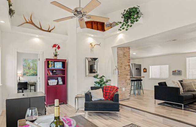 Cozy Mountain Escape for Every Season