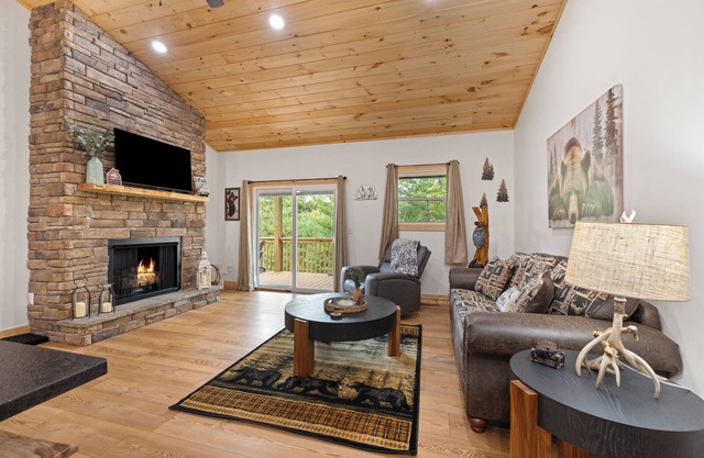 Cozy Murphy Cabin Near Lake Hiwassee & Wineries